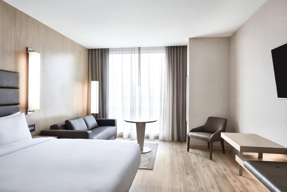 Guest room, 1 King, Sofa bed, Corner room interior